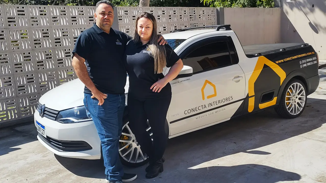 Adriano Raupp e Janaína Pires, fundadores da Conecta Interiores